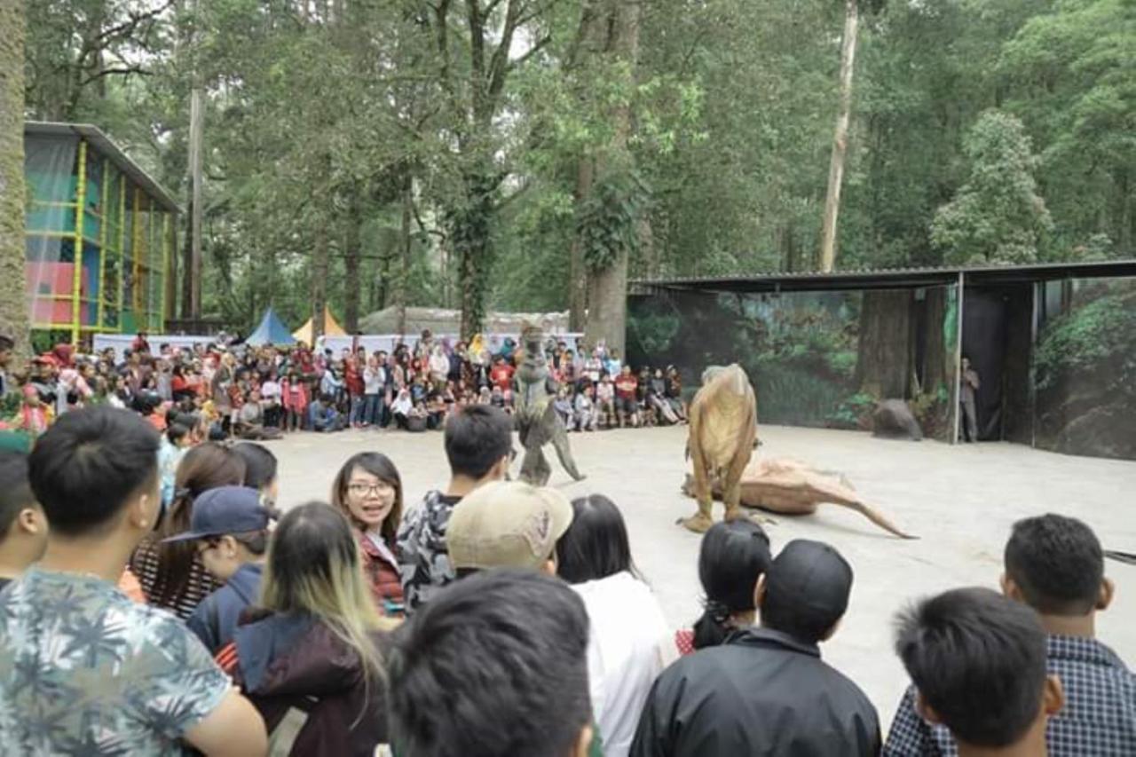 Lawu Forest Camp Sarangan Exterior photo